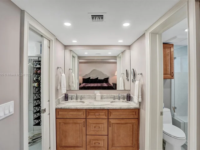 2141 NE 68th St # 108, Fort Lauderdale FL 33308