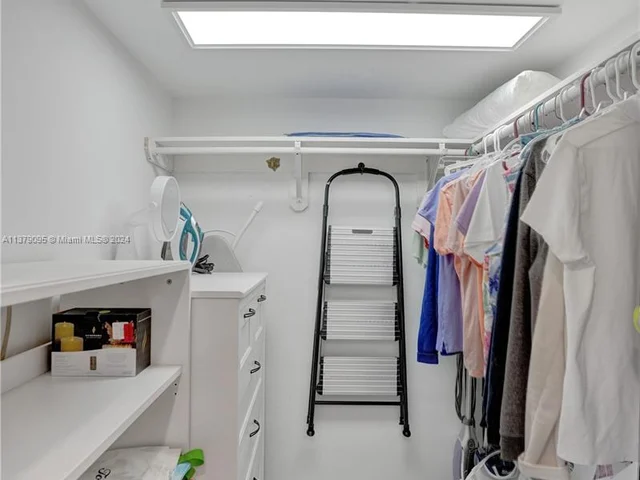 2141 NE 68th St # 108, Fort Lauderdale FL 33308