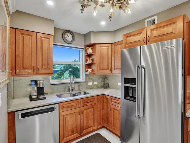 2141 NE 68th St # 108, Fort Lauderdale FL 33308