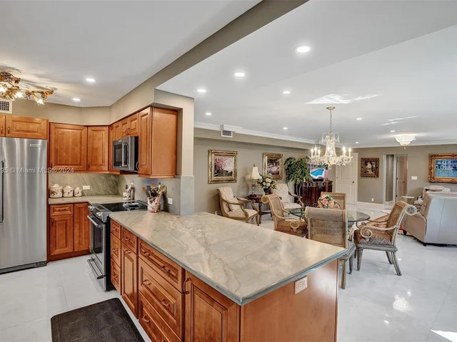 2141 NE 68th St # 108, Fort Lauderdale FL 33308