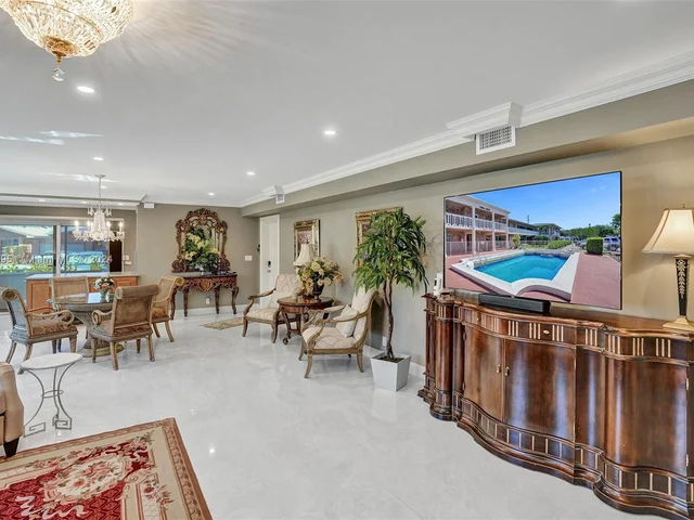 2141 NE 68th St # 108, Fort Lauderdale FL 33308