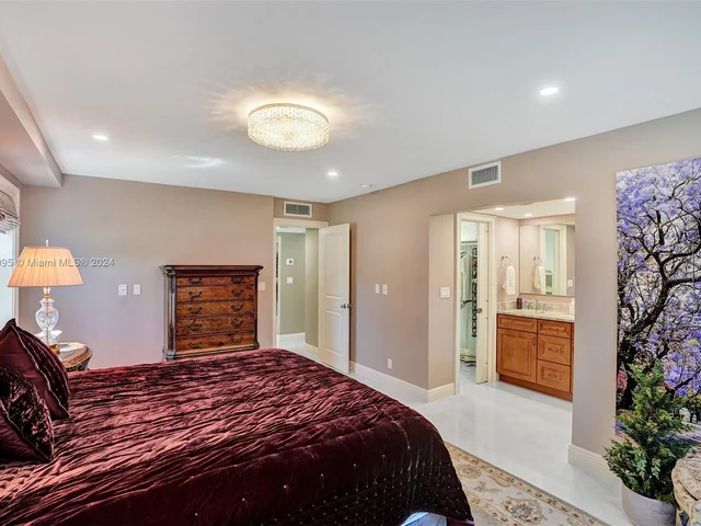 2141 NE 68th St # 108, Fort Lauderdale FL 33308