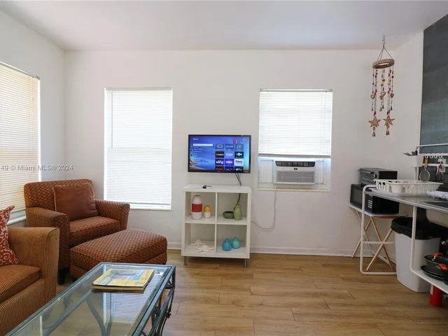 910 NE 81st St, Miami FL 33138