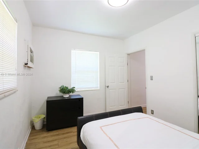 910 NE 81st St, Miami FL 33138