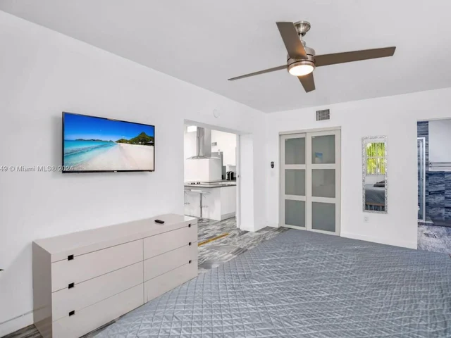 910 NE 81st St, Miami FL 33138