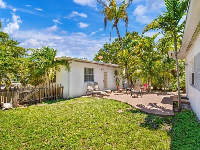 910 NE 81st St, Miami FL 33138