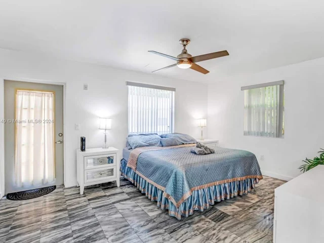 910 NE 81st St, Miami FL 33138