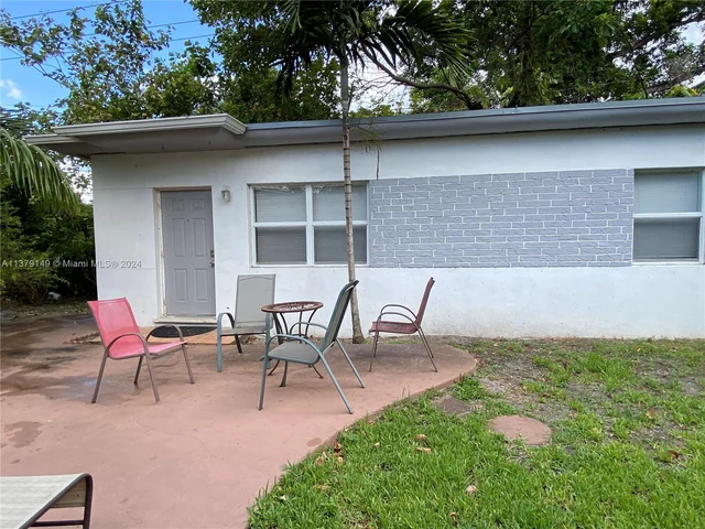 910 NE 81st St, Miami FL 33138