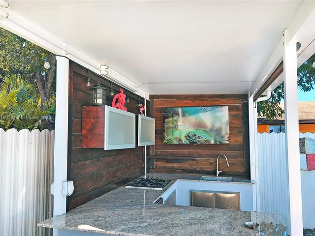 1190 N Douglas Rd, Pembroke Pines FL 33024