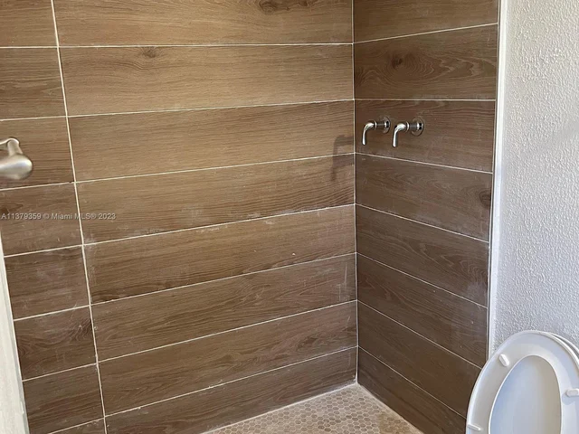 16018 NE 9th Pl, North Miami Beach FL 33162