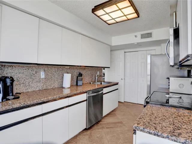 3500 Mystic Pointe Dr # 2605, Aventura FL 33180