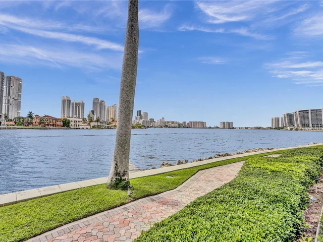 3500 Mystic Pointe Dr # 2605, Aventura FL 33180