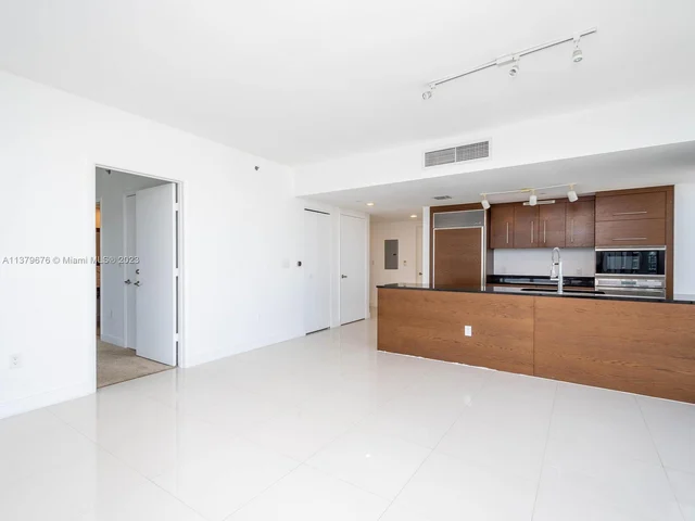 475 Brickell Ave # 5115, Miami FL 33131