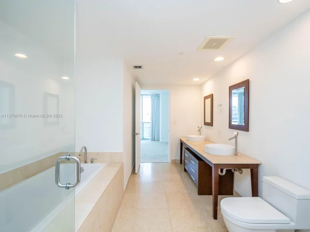 475 Brickell Ave # 5115, Miami FL 33131