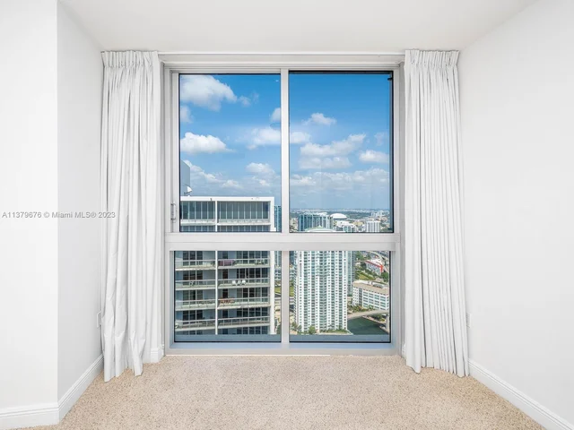 475 Brickell Ave # 5115, Miami FL 33131