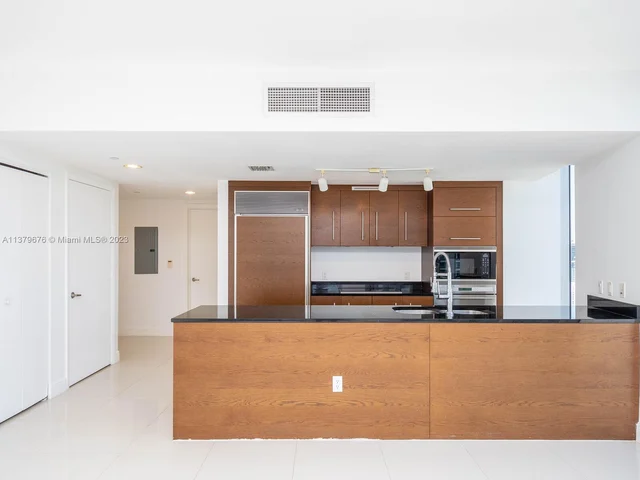 475 Brickell Ave # 5115, Miami FL 33131