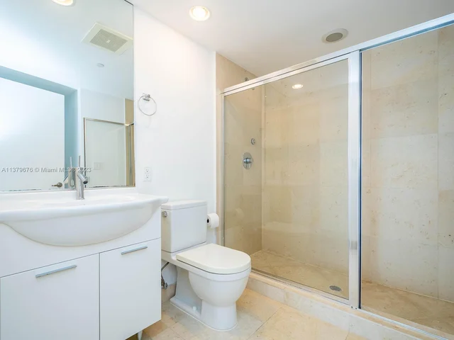 475 Brickell Ave # 5115, Miami FL 33131