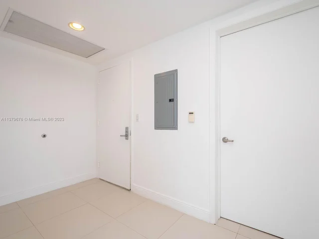 475 Brickell Ave # 5115, Miami FL 33131