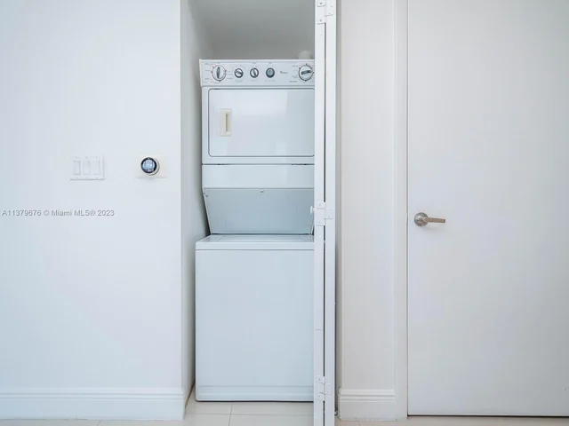 475 Brickell Ave # 5115, Miami FL 33131