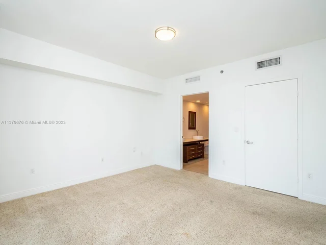 475 Brickell Ave # 5115, Miami FL 33131