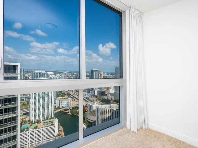 475 Brickell Ave # 5115, Miami FL 33131