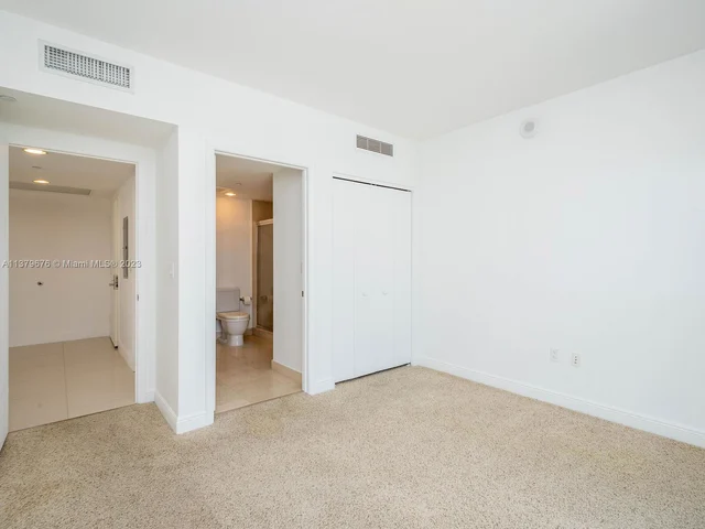 475 Brickell Ave # 5115, Miami FL 33131