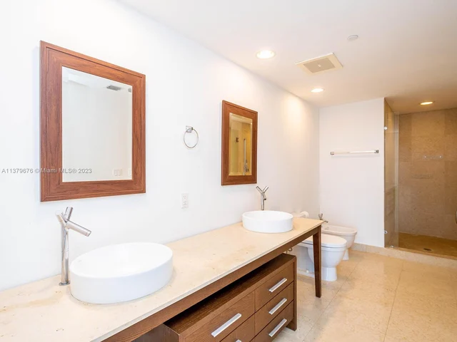 475 Brickell Ave # 5115, Miami FL 33131