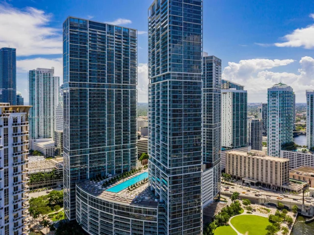 475 Brickell Ave # 5115, Miami FL 33131