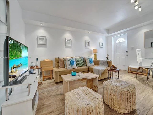 345 Virginia St # 6, Hollywood FL 33019