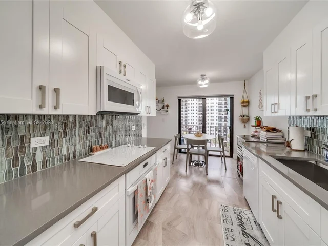 1201 S Ocean Dr # 1105N, Hollywood FL 33019