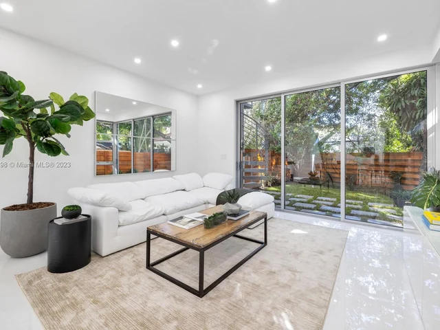 1010 SW 22nd st # 1, Miami FL 33129