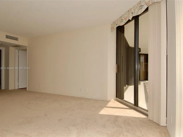 3600 YACHT CLUB DR # 704, Aventura FL 33180