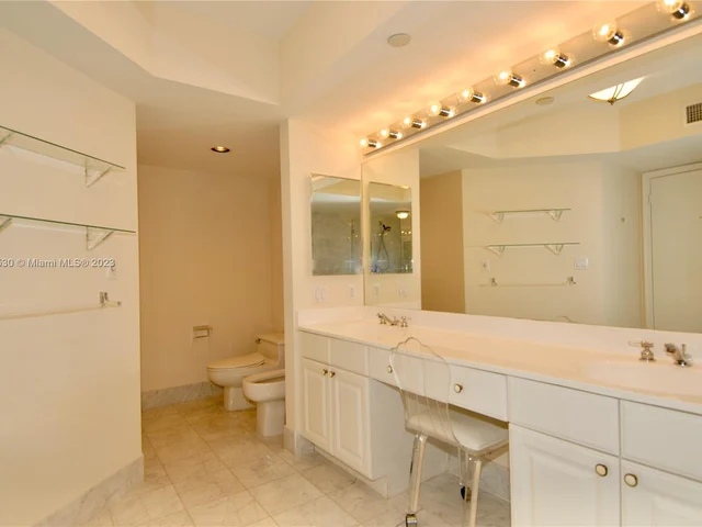 3600 YACHT CLUB DR # 704, Aventura FL 33180