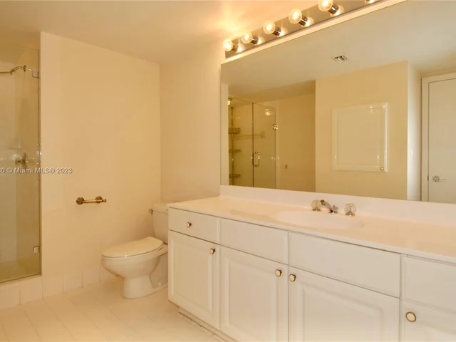 3600 YACHT CLUB DR # 704, Aventura FL 33180