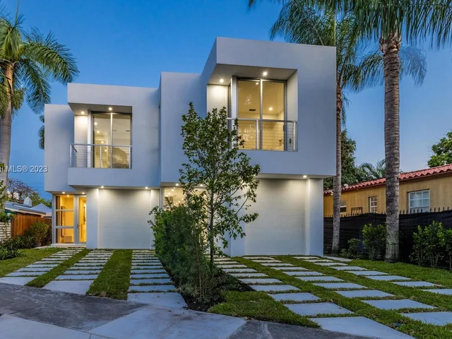 1010 SW 22, Miami FL 33129