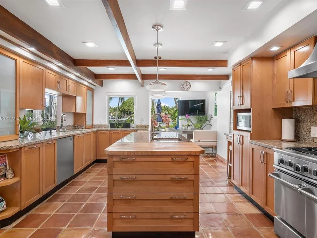 8900 Bay Dr, Surfside FL 33154