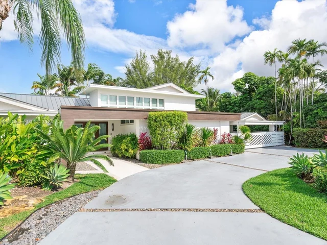 8900 Bay Dr, Surfside FL 33154