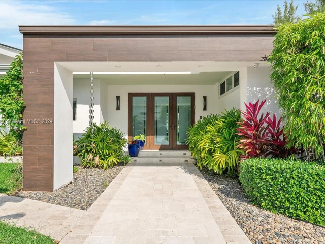 8900 Bay Dr, Surfside FL 33154