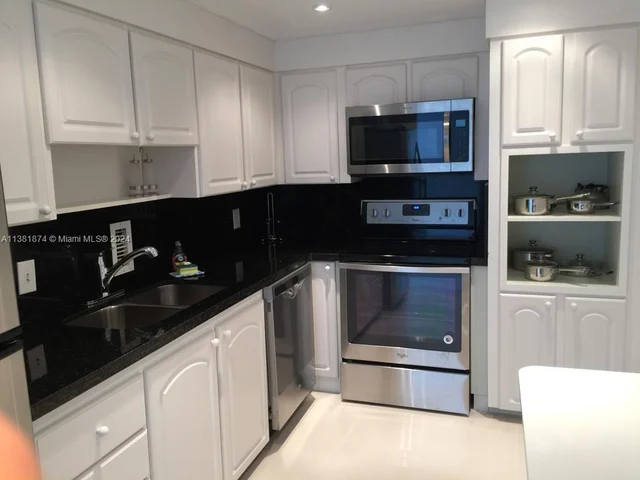 3901 S Ocean Dr, Hollywood FL 33019