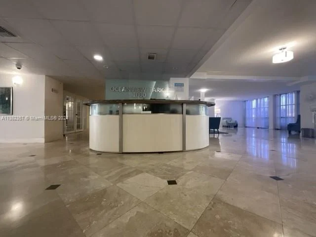 1000 Parkview Dr # 428, Hallandale Beach FL 33009