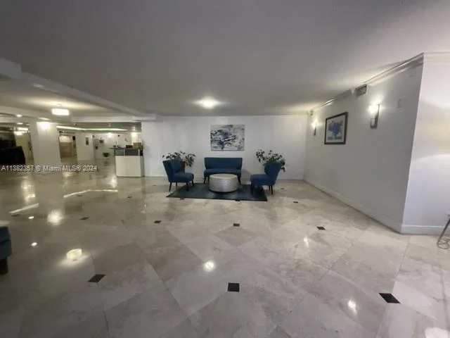 1000 Parkview Dr # 428, Hallandale Beach FL 33009