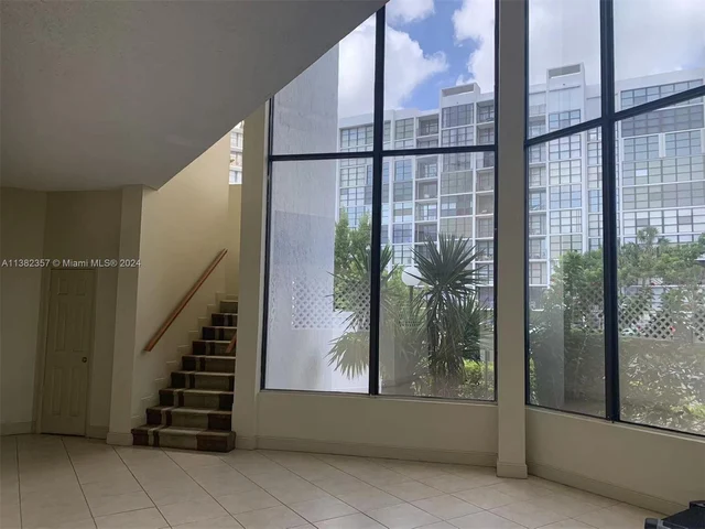1000 Parkview Dr # 428, Hallandale Beach FL 33009