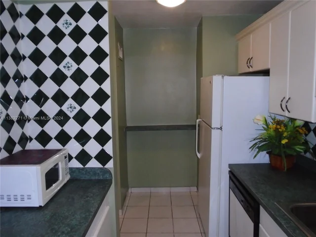 1450 NE 170th St # 102, North Miami Beach FL 33162