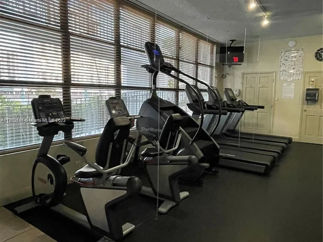 1000 Parkview Dr # 920, Hallandale Beach FL 33009