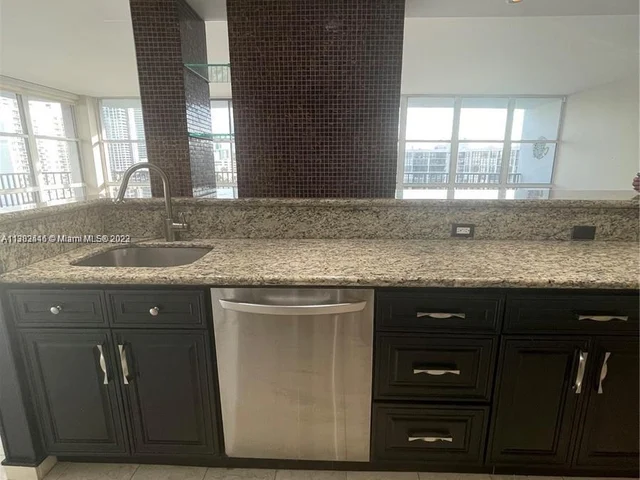 1000 Parkview Dr # 920, Hallandale Beach FL 33009