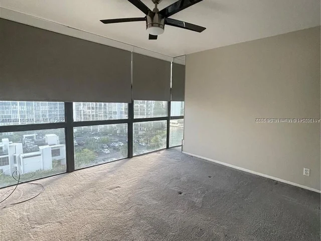 1000 Parkview Dr # 920, Hallandale Beach FL 33009