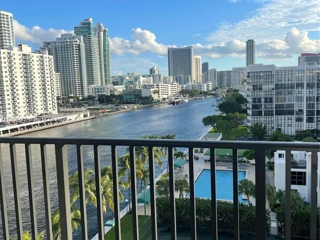 1000 Parkview Dr # 920, Hallandale Beach FL 33009