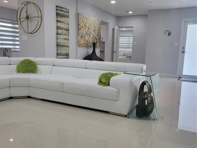 2922 NW 185th Ter, Miami Gardens FL 33056