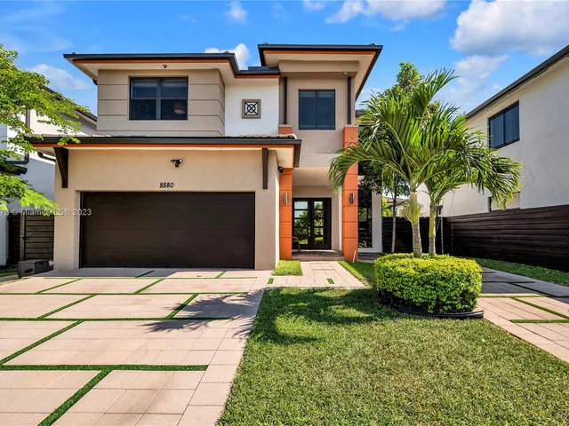 8880 NW 161st Ter, Miami Lakes FL 33018