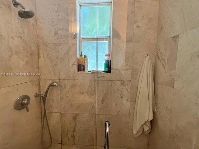 935 10th St # 1, Miami Beach FL 33139